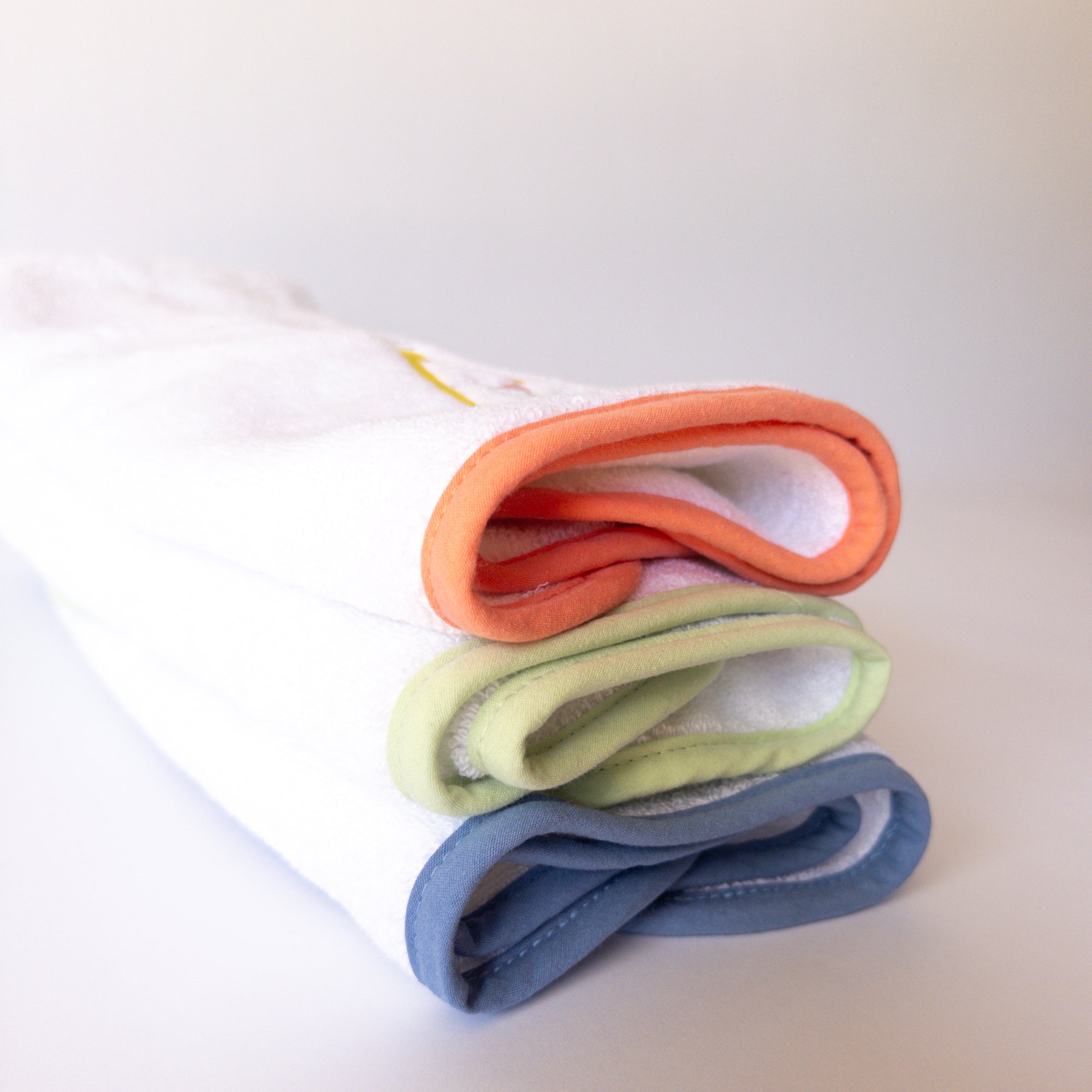 Monogrammed Piped-Edge Hand Towel – Stitch-Able